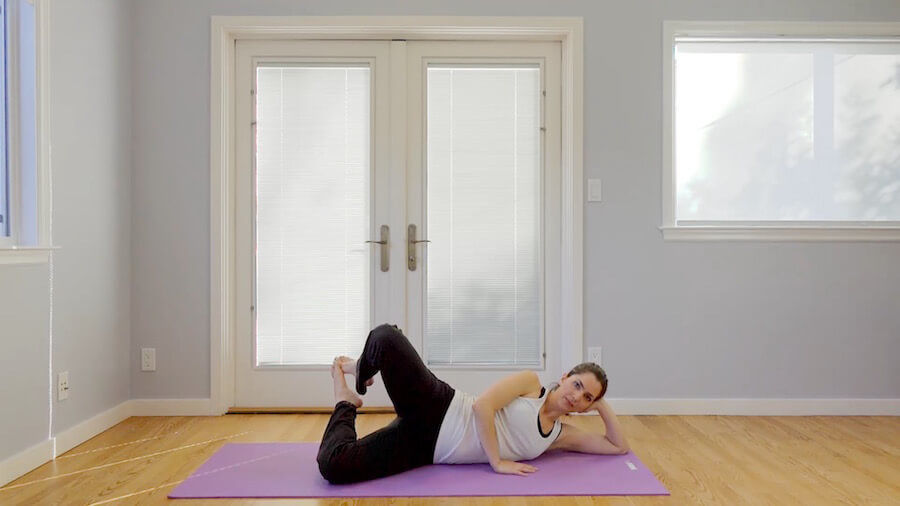 Love Handles Workout At Home: 30-minute Yoga Fusion (video)